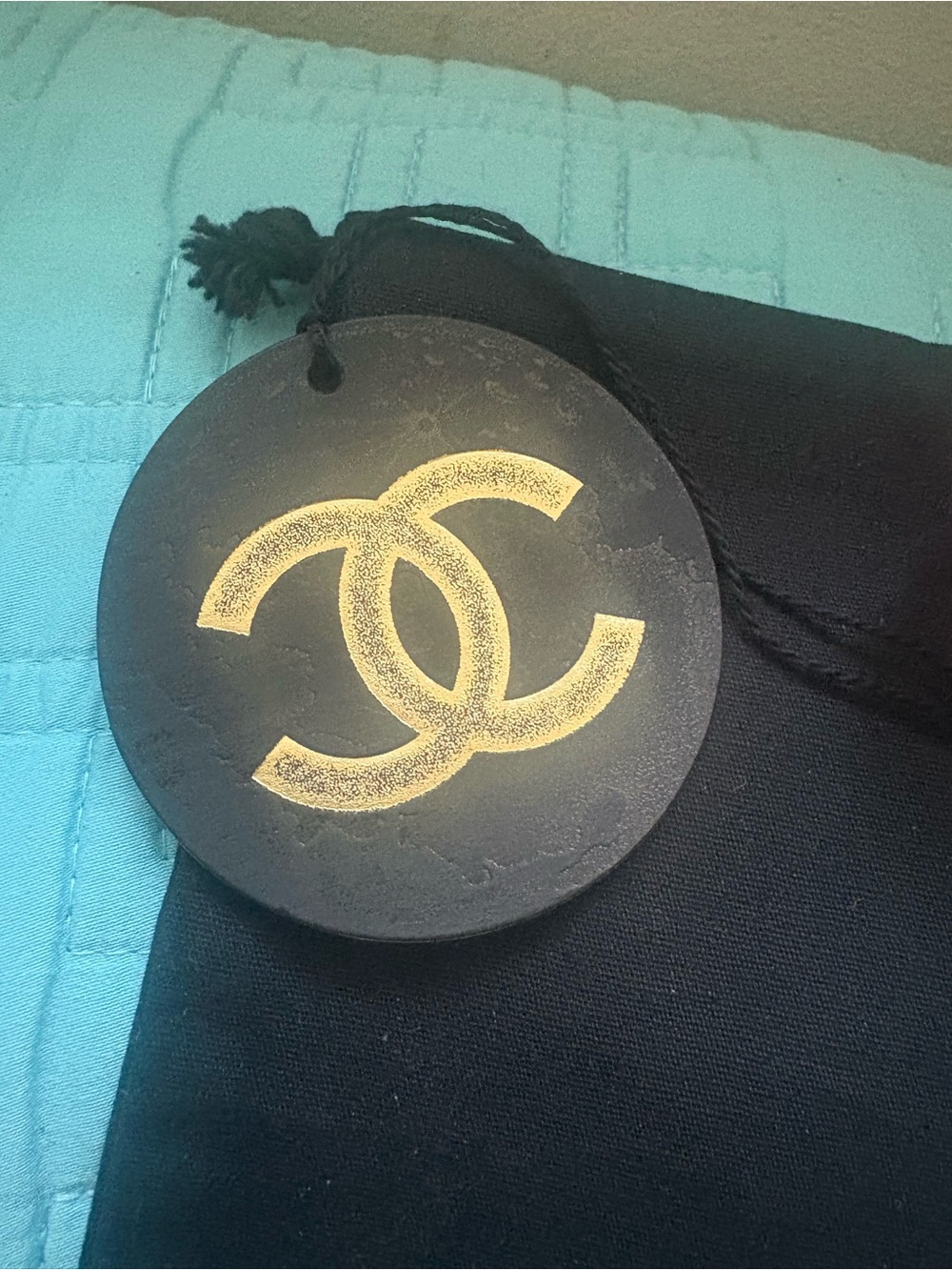 CHANEL Gift Set (Pouch, Ribbon, and CC Name Tag) 3Fer NWOT - Picture 6 of 6